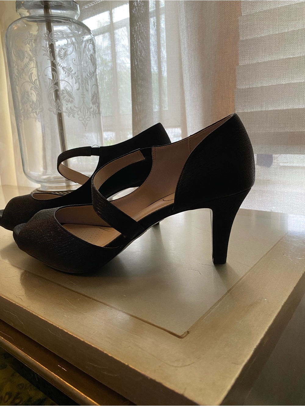 Life Stride New Black Cross-Strap Mid Heels